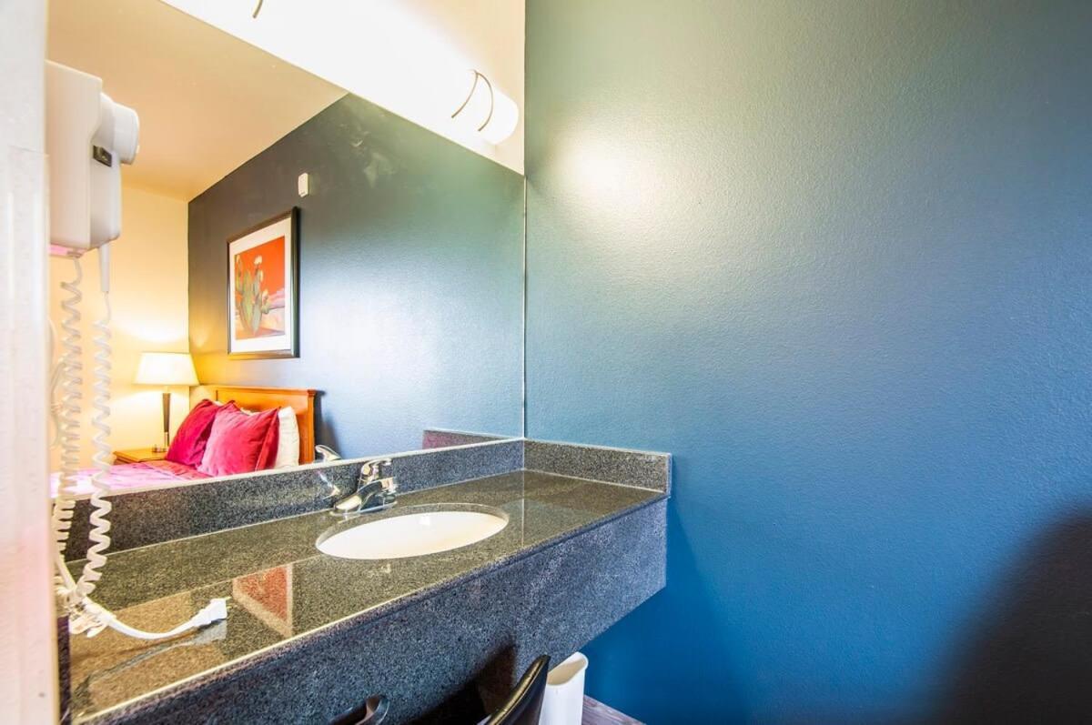 Sierra Vista Studio Apartment With Full Kitchen And King Bed Eksteriør bilde
